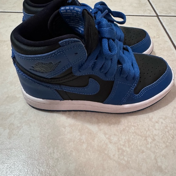 Jordan 1 Retro High OG - Picture 2 of 7